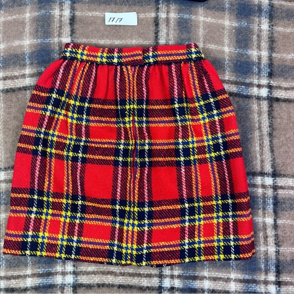 VINTAGE RED PLAID MINI SKIRT WAIST 11.5’’ LENGTH 17’’ - Picture 12 of 13